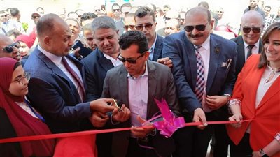 وزير الشباب الرياضة يفتتح حمام السباحة بمركز شباب الرحمانية بالبحيرة (صور)