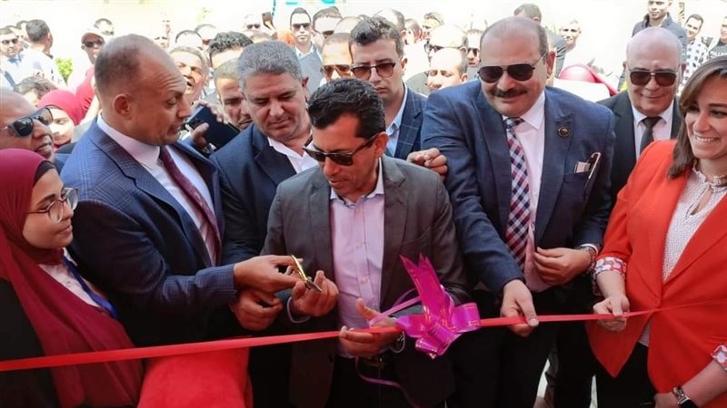 وزير الشباب والرياضة