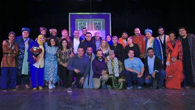 خالد جلال يفتتح عرض عجيب وعجيبة على مسرح السلام 