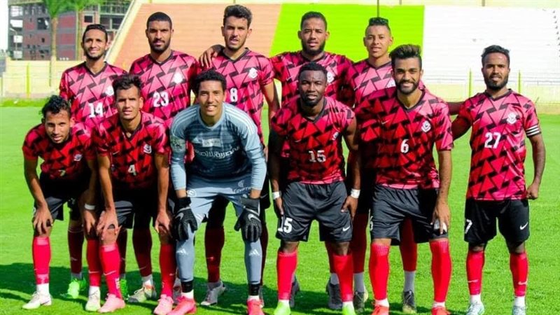 لاعبو الفريق الاول