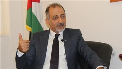 السفير مهند العكلوك يقدم أوراق اعتماده لأمين عام الجامعة العربية مندوبًا دائمًا لفلسطين