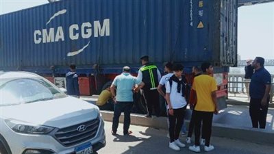 سائق يصطدم بكوبري بنها ويعطل حركة المرور 