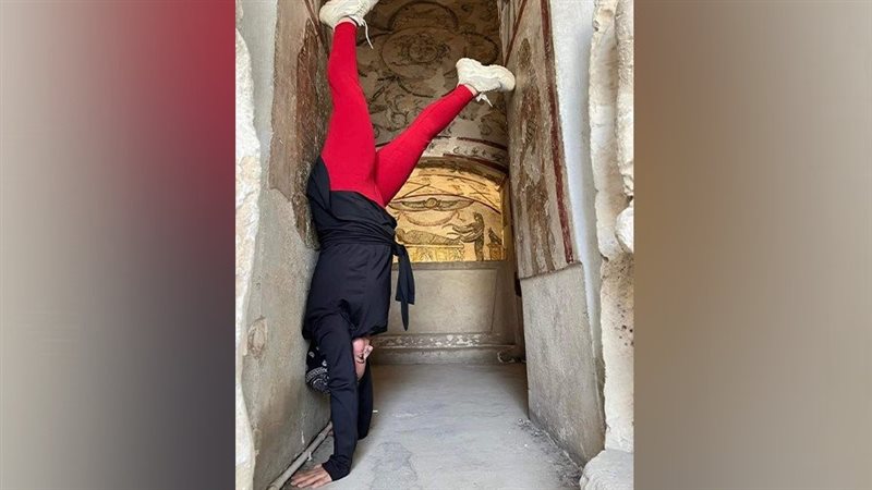 الصورة سبب الأزمة،