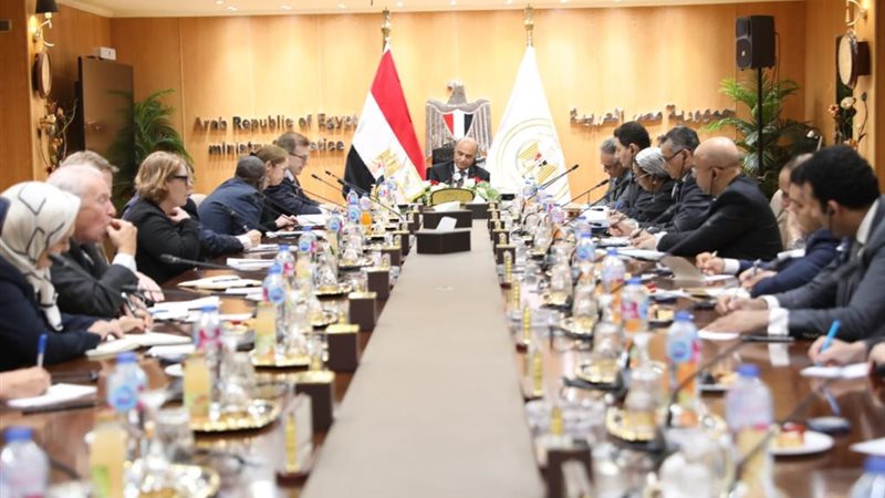 وزير العدل خلال الاجتماع