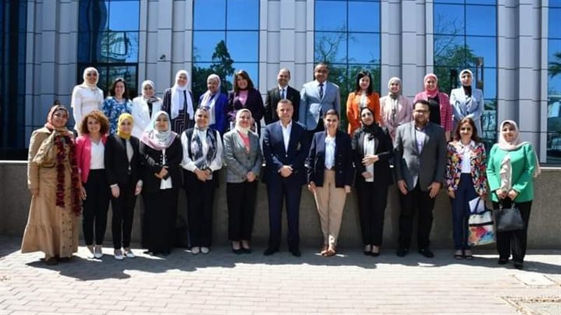 جامعة عين شمس تكرم