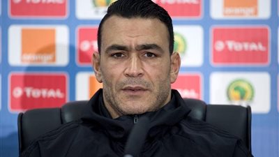 عصام الحضري: مبادئ الأهلي كانت موجودة قبل التعاقد مع لاعبين أهانوه