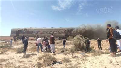 اللقطات الأولى لحادث حريق عربة في قطار مطروح - القاهرة (فيديو) 