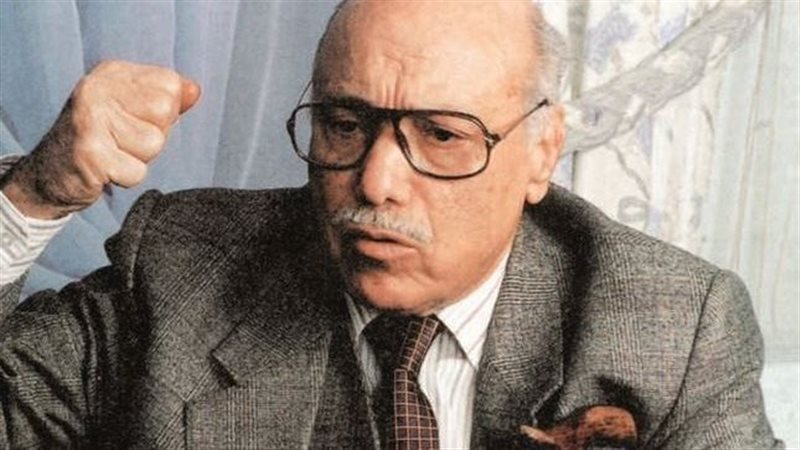 الكاتب الصحفى الساخر