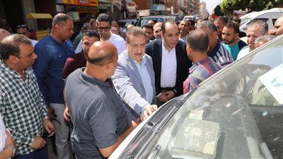 محافظ المنوفية يتفقد مواقف سيارات الأجرة للتأكد من الالتزام بتعريفة الركوب