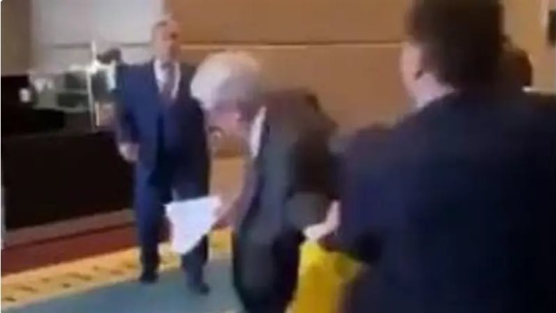معركة بين ممثلي روسيا