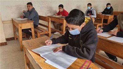 طلاب صفوف النقل يواصلون أداء امتحانات نهاية العام بجميع محافظات الجمهورية 