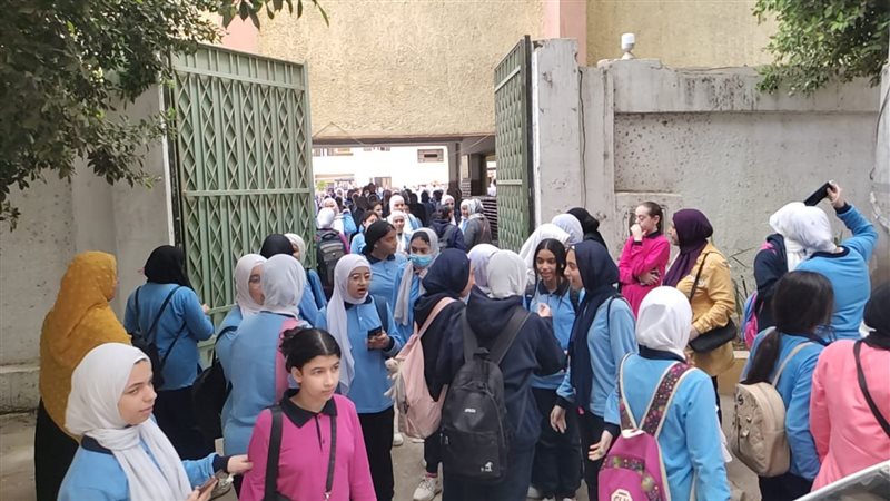 طالبات الصف الاول