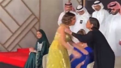 تجاهل أنغام للفنانة السعودية زينة عماد يثير جدلًا واسعًا على مواقع التواصل (فيديو) 