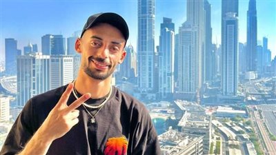 لاعب الأهلي أحمد عبد القادر يقضي فترة الراحة في الإمارات