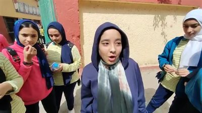 طالبات الصف الثاني الإعدادى بالجيزة عن امتحان العلوم: سهل لكن محتاج تركيز (فيديو)