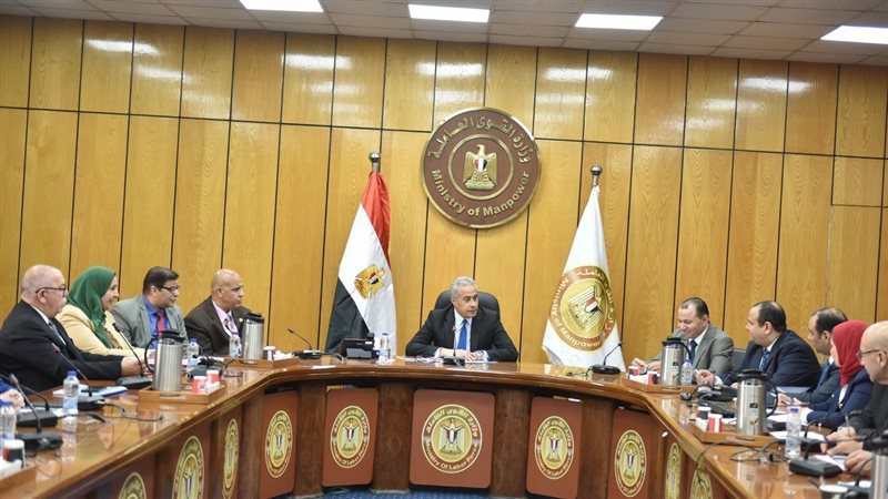 حسن شحاتة وزير القوى