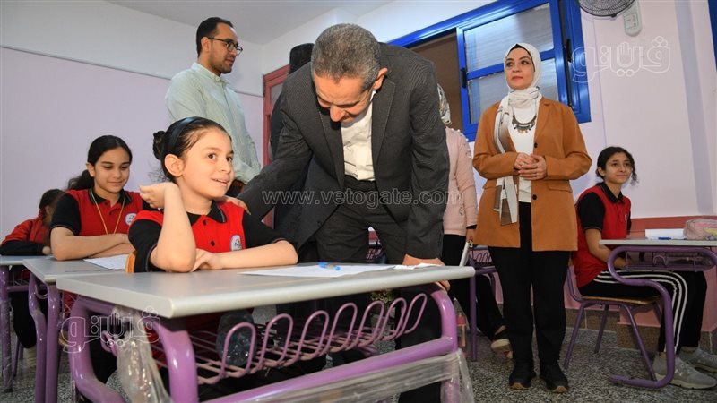 محافظ الغربية يكافئ