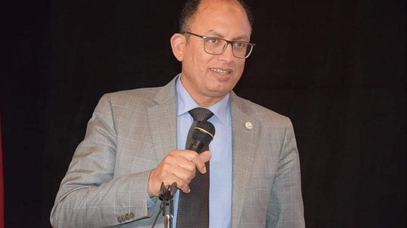  الدكتور السيد قنديل