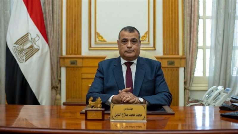 وزير الإنتاج الحربي،