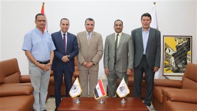 رئيس جامعة طيبة التكنولوجية يكرم ممثلي اليونيدو في ختام دورة 