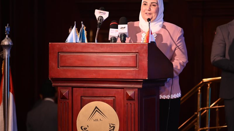 نيفين القياج وزيرة