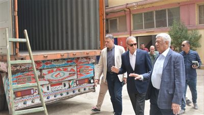 محافظ القليوبية: تقديم الدعم للمصانع للنهوض بالصناعات الوطنية 