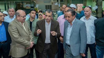 جولة تفقدية لوزير الإنتاج الحربي بمصنع المدرعات 