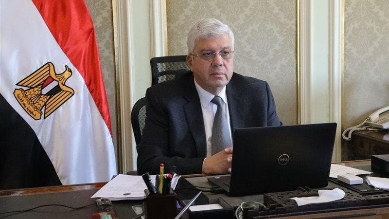 الدكتورايمن عاشور
