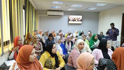 وفد طلابي من جامعة سوهاج يزور مركز خدمة الطلاب ذوي الإعاقة بعين شمس