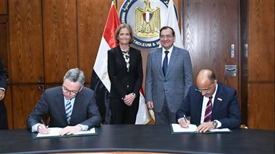 الملا وسفيرة النرويج بالقاهرة يوقعان اتفاقية لتطوير مشروع إنتاج الميثانول الأخضر