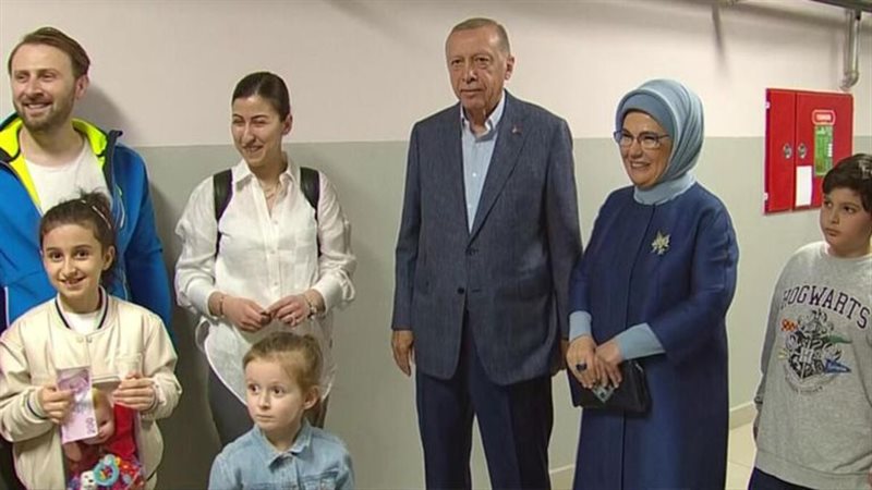 اردوغان يدلي بصوته