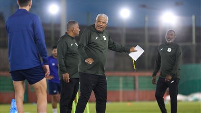 المصري، ميمي عبد الرازق يجتمع بجهازه المعاون لبحث الترتيبات الأخيرة بمباراة الداخلية 
