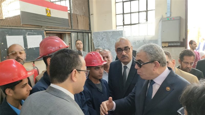 وفد برلماني يزور