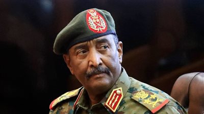 محافظ البنك المركزي ووزير الداخلية وسفراء، البرهان يعلن سلسلة تغييرات في قيادات السودان