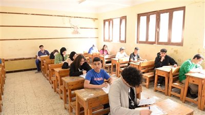 طلاب الشهادة الإعدادية بشمال سيناء يؤدون امتحان الهندسة والتربية الفنية 