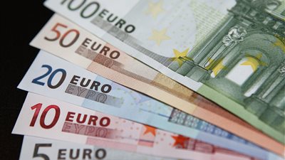  سعر اليورو بالبنك المركزي بداية تعاملات اليوم الأربعاء 