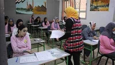  انطلاق امتحانات الشهادة الإعدادية 2023 بالقاهرة.. 200 ألف و844 طالبا يؤدون امتحان اللغة العربية والخط في 768 لجنة.. وتحذير بسبب المحمول
