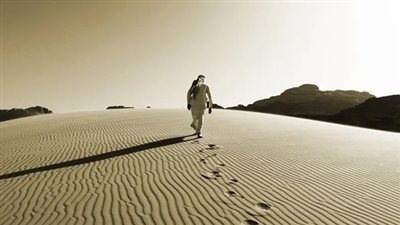 تفسير حلم المشي في الصحراء وعلاقته بالشعور بالوحدة والهروب من المشاكل 