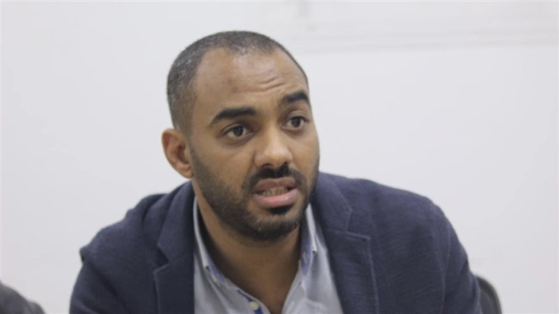الكاتب الصحفي محمود