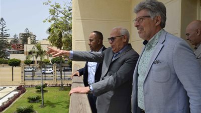 محافظ بورسعيد يستقبل رئيس لجنة الحكام بالاتحاد المصري لكرة القدم (صور)