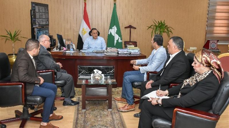 لقاء المحافظ بمدير