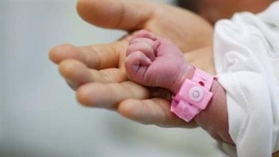 العثور على طفلة حديثة الولادة داخل حقيبة بالعياط