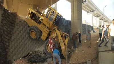إصابة شخصين في انقلاب لودر بجوار كوبري أحمد عرابي بالعجوزة