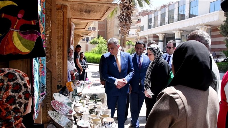 محافظ الفيوم ووفد