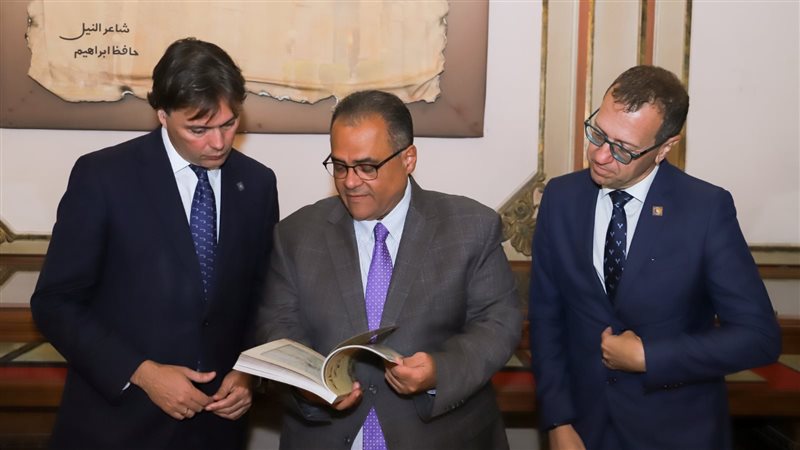 جامعة عين شمس، فيتو