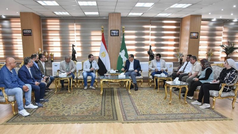 محافظ الشرقية يلتقى
