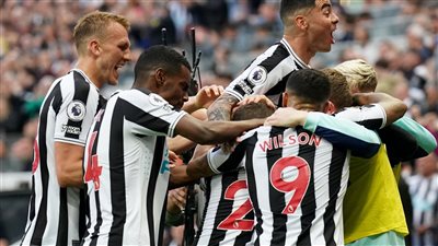 الدوري الإنجليزي، نيوكاسل يتقدم 3-0 أمام كريستال بالس في الشوط الأول 
