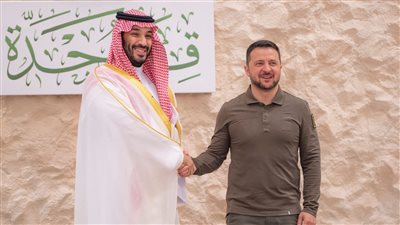 خبير سياسي يكشف تداعيات مشاركة زيلينسكي بالقمة العربية