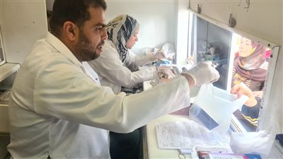توقيع الكشف على 1741 مواطنا بقافلة طبية مجانية بالبحيرة