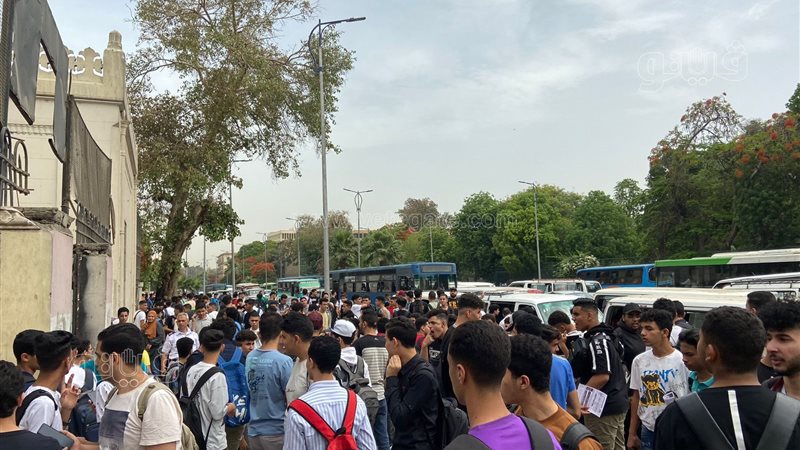 طالب بالصف الثاني